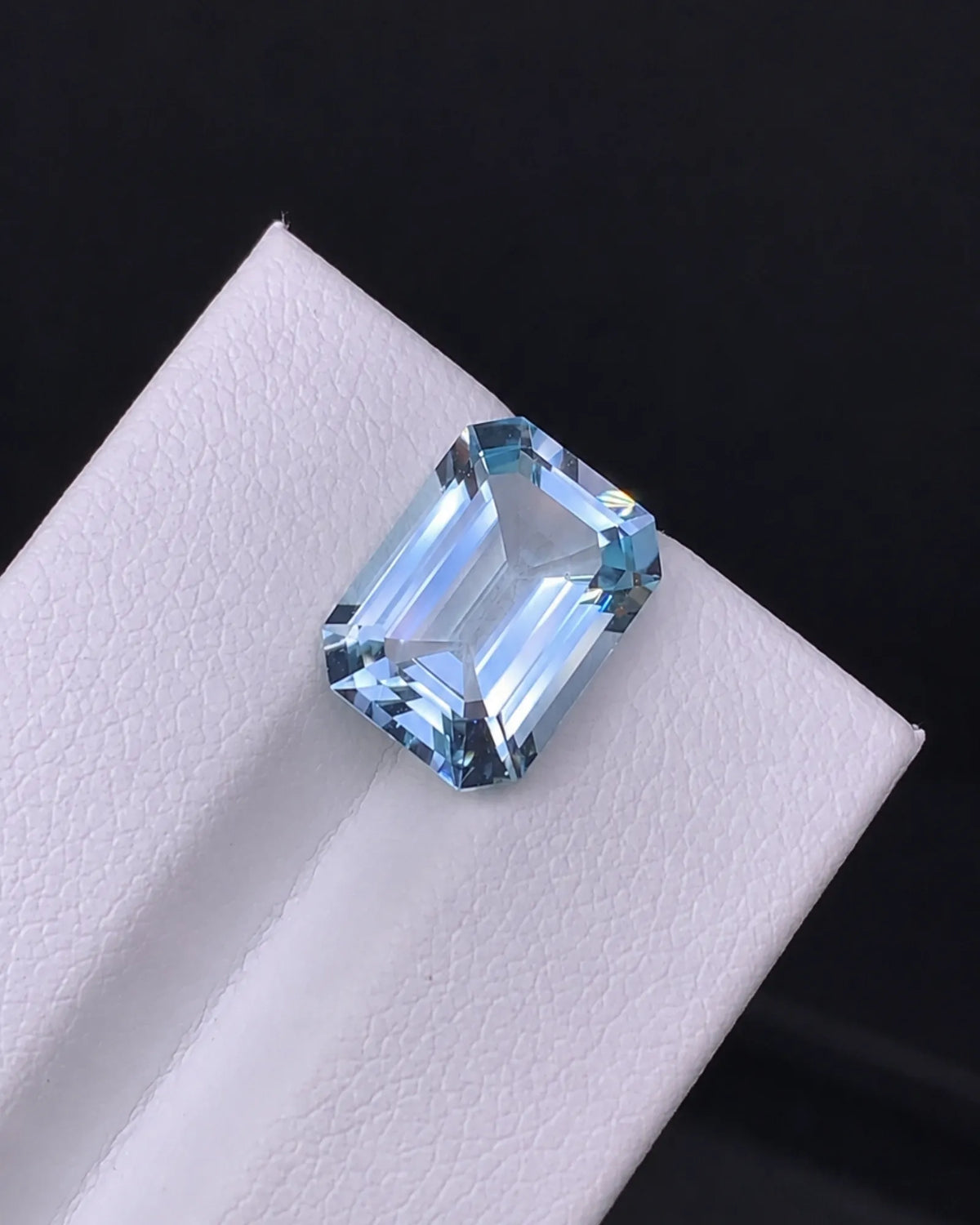 Angled view of 4.49ct Natural Santa Maria Aquamarine | SARATTI