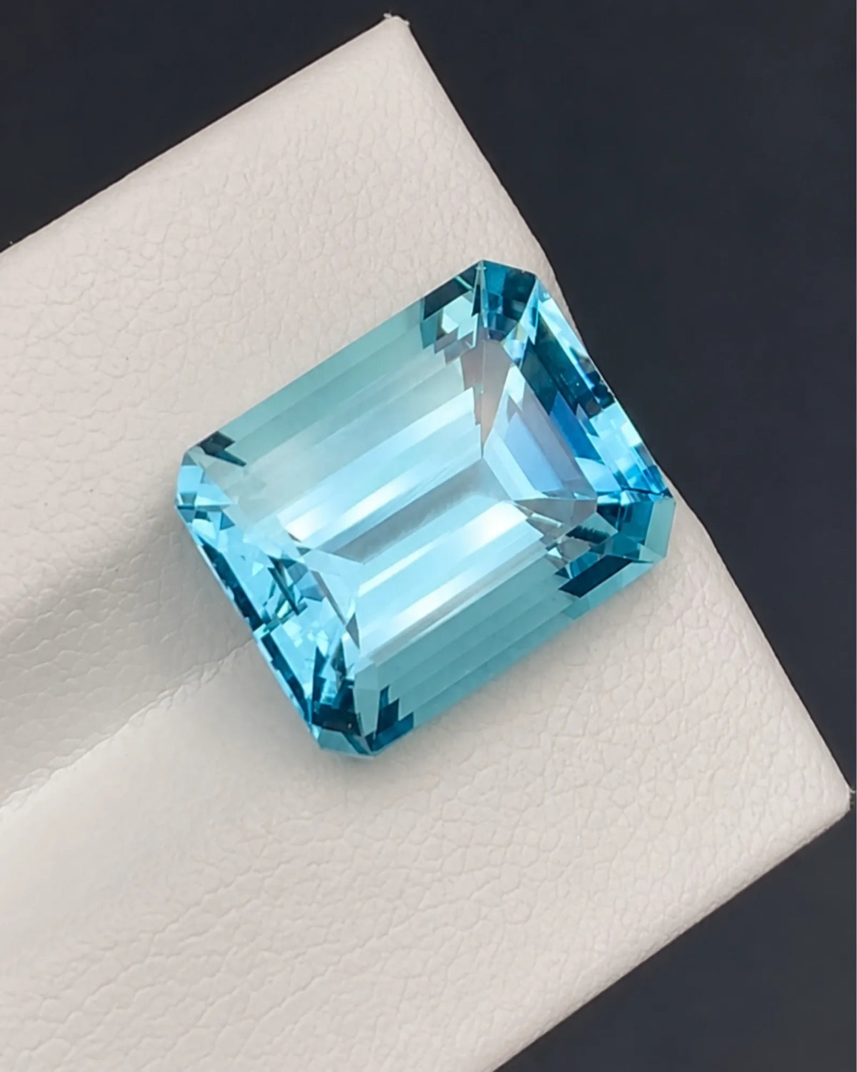 Angled view of 9.65ct Natural Santa Maria Aquamarine - SARATTI