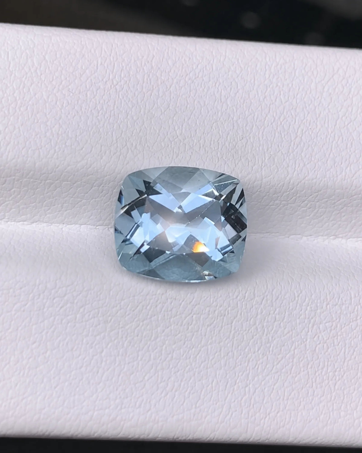 Aquamarine measuring 10.87 × 9.07 × 6.50 mm | SARATTI