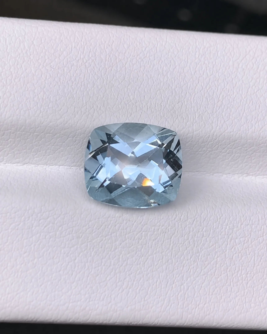 Aquamarine measuring 10.87 × 9.07 × 6.50 mm | SARATTI