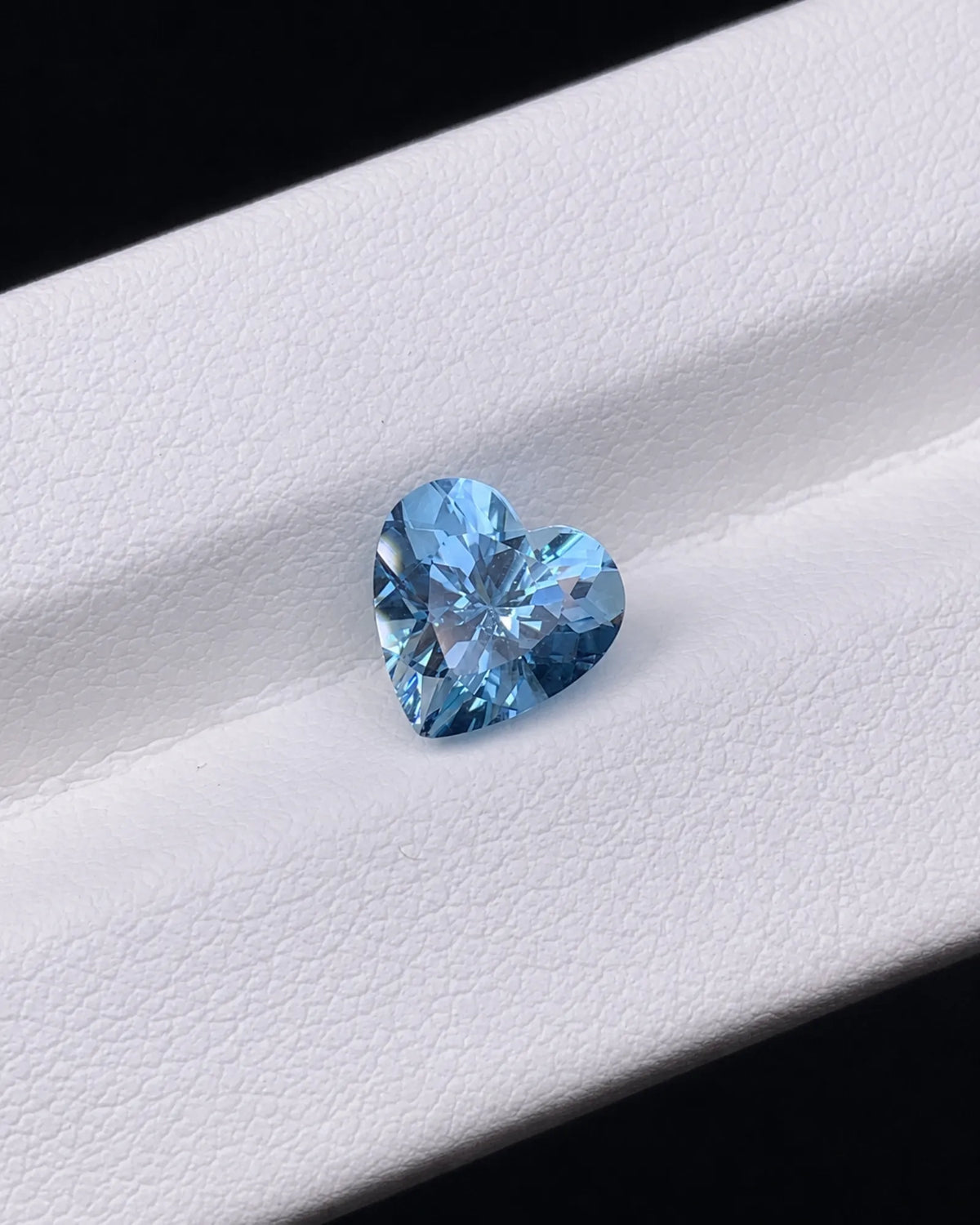 Aquamarine measuring 7.87 × 7.68 × 5.62 mm | SARATTI