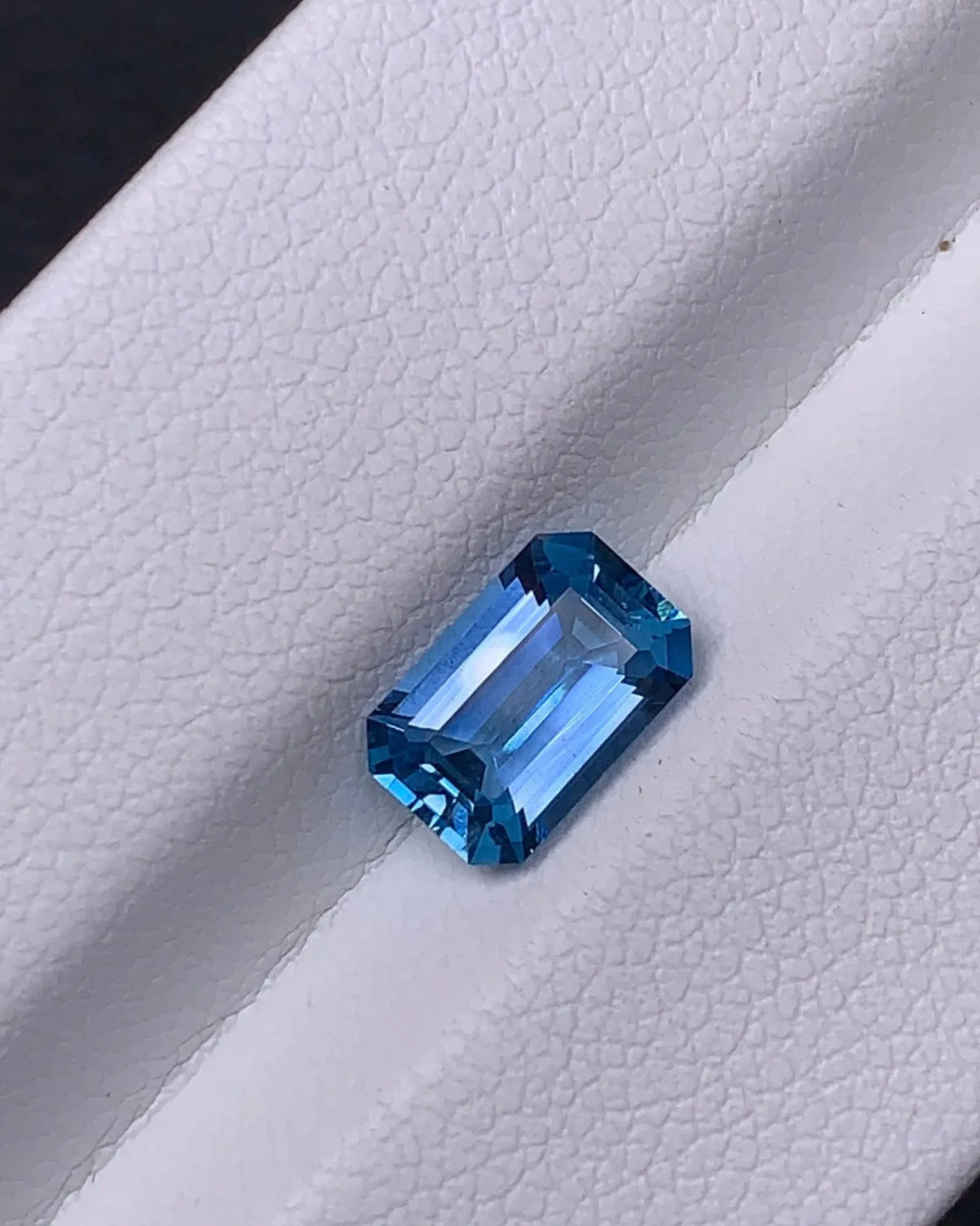 Aquamarine measuring 8.02 × 5.18 × 3.58 mm | SARATTI