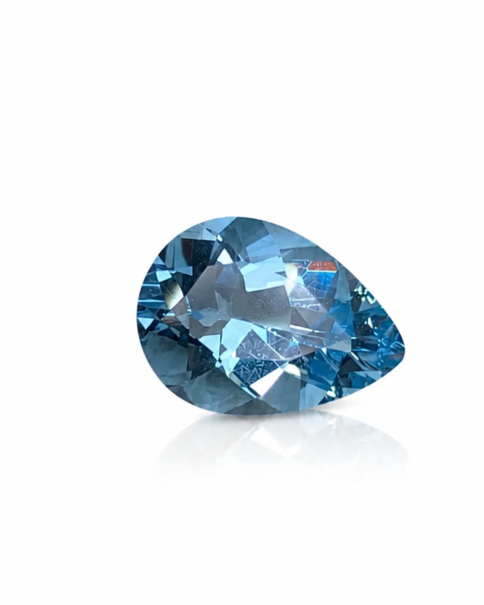 Aquamarine measuring 8.84 × 6.28 × 4.16 mm - SARATTI