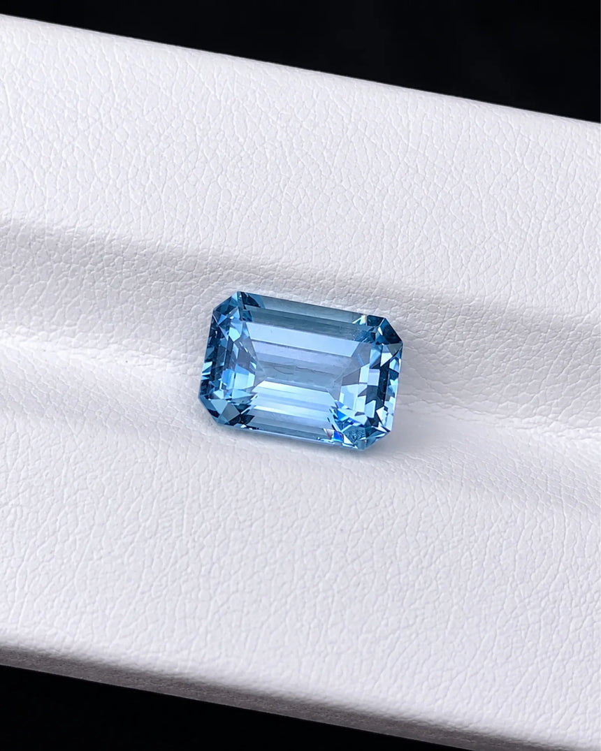 Aquamarine measuring 8.90 × 6.07 × 4.46 mm | SARATTI