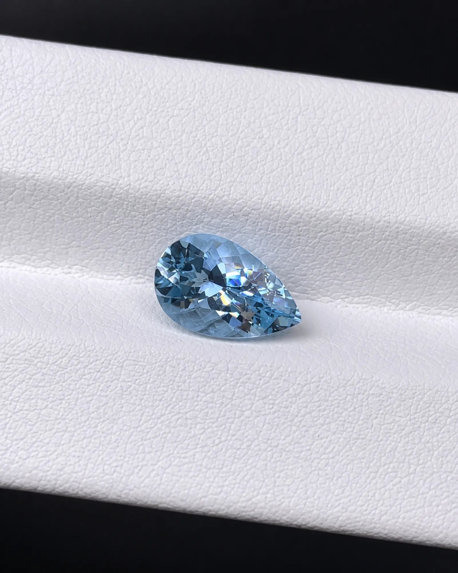 Aquamarine measuring 9.82 × 6.19 × 4.74 mm | SARATTI