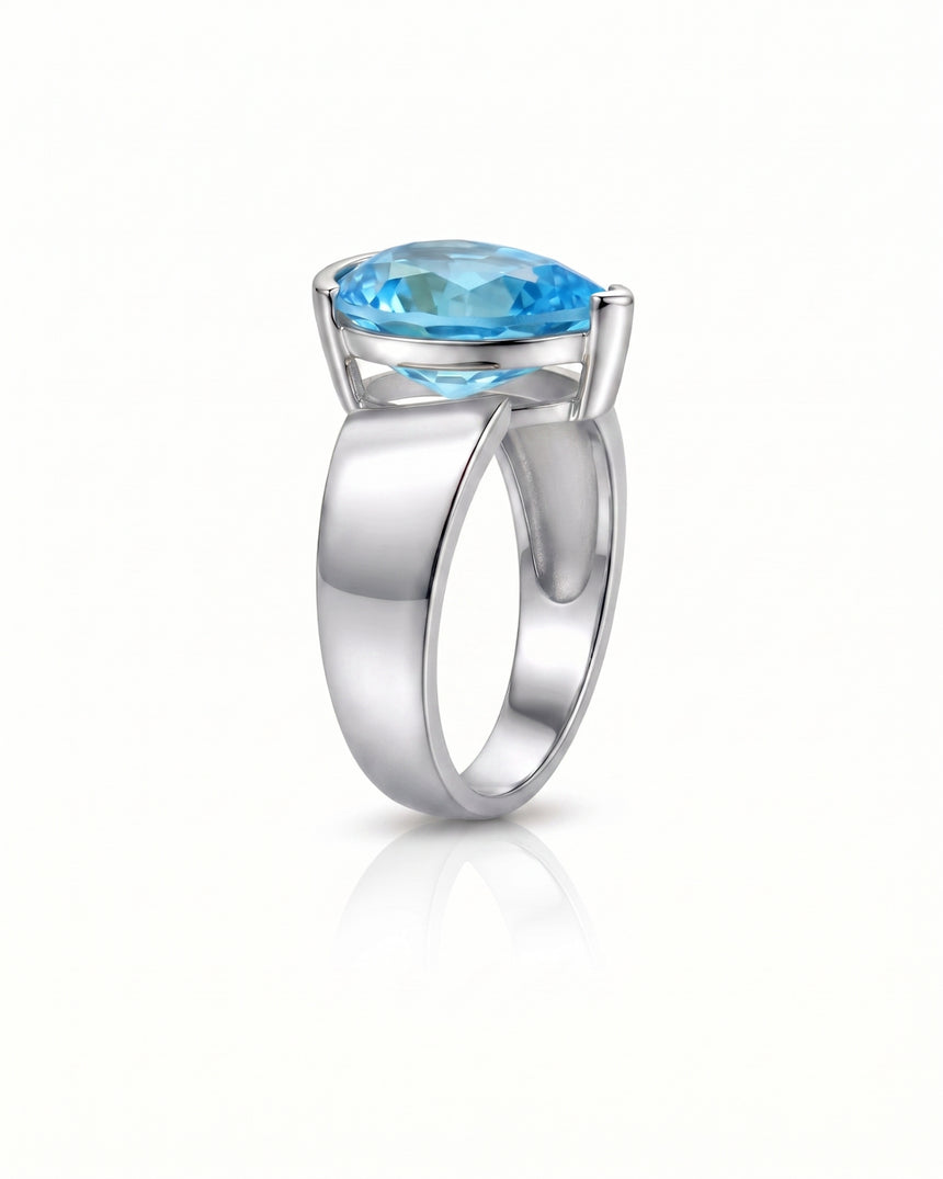 Aquamarine solitaire engagement ring for refined contemporary proposals in Platinum | SARATTI