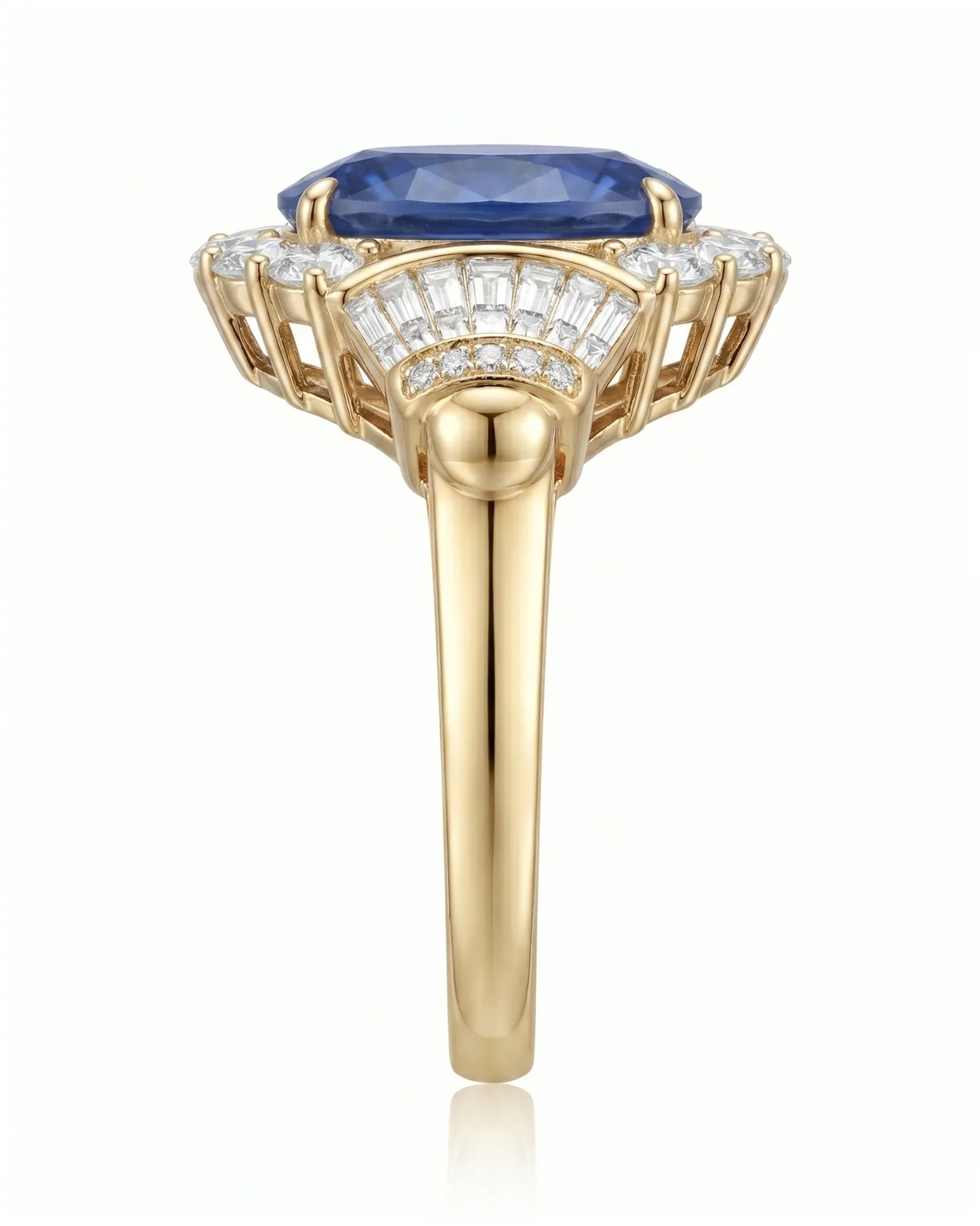 Art Deco sapphire ring with round and tapered baguette diamonds in yellow gold | SARATTI