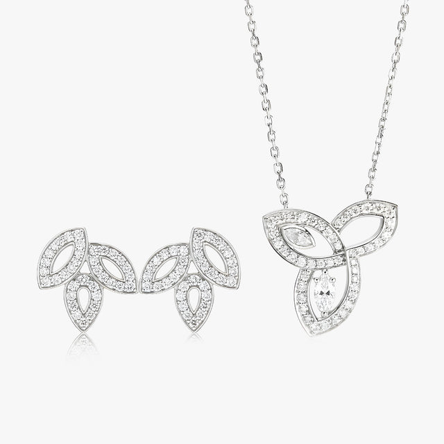 Trinity Leaf Bloom Lab Diamond Necklace | SARATTI
