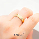 Mens comfort fit wedding band worn on hand in 18K yellow gold | SARATTI