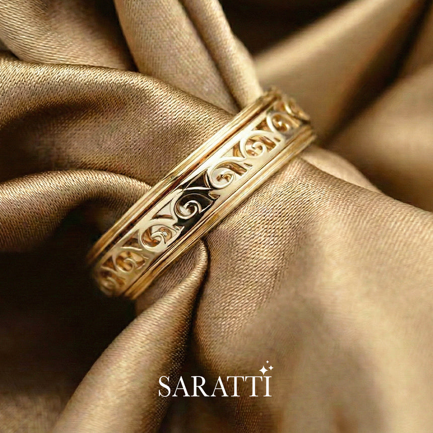 Vintage mens wedding band swirling pattern design detail in 18K yellow gold | SARATTI