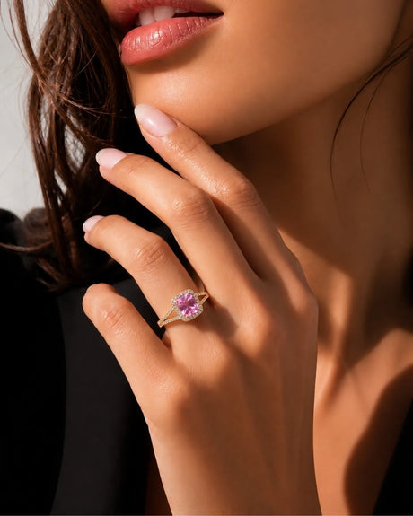 Asscher cut purple sapphire ring with diamond halo and split shank in 18K yellow gold - SARATTI