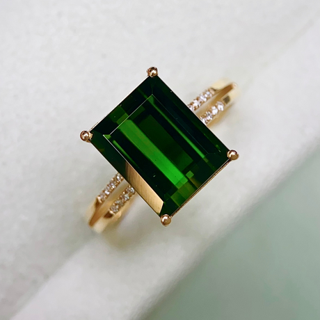 Oval Cut Green Tourmaline 2.15 Carats 8.4×6.2mm Luxora Green II