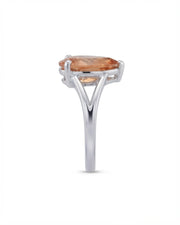 Aurex pear solitaire setting with refined white gold V-tip protection | SARATTI