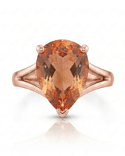 Aurex rose gold setting with secure upper prongs and a pear V-tip | SARATTI
