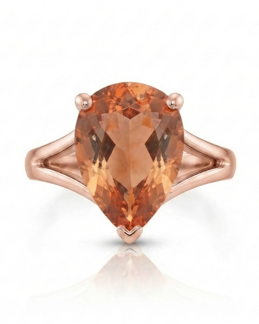 Aurex rose gold setting with secure upper prongs and a pear V-tip | SARATTI
