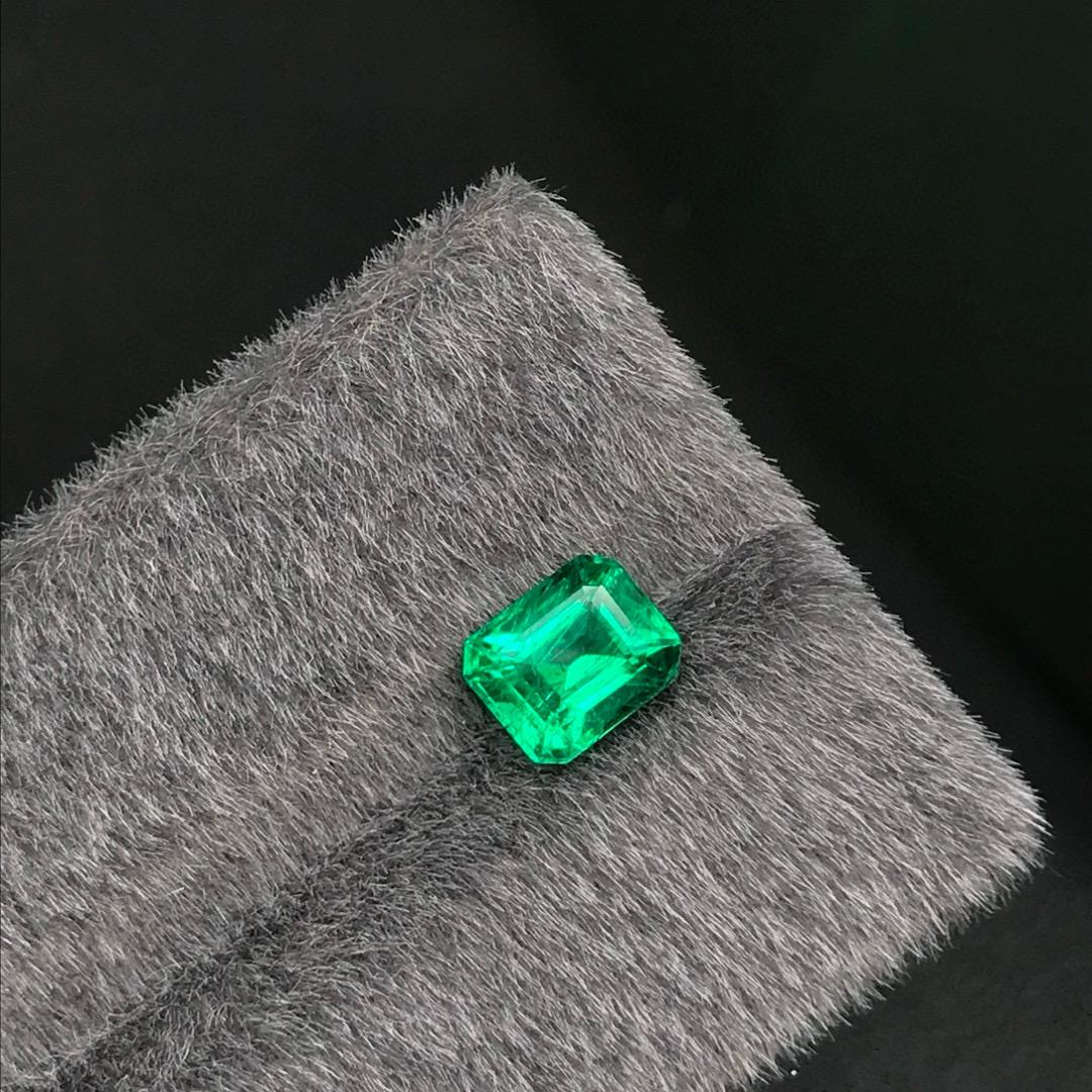 1.35 Carats Natural Emerald Gemstone