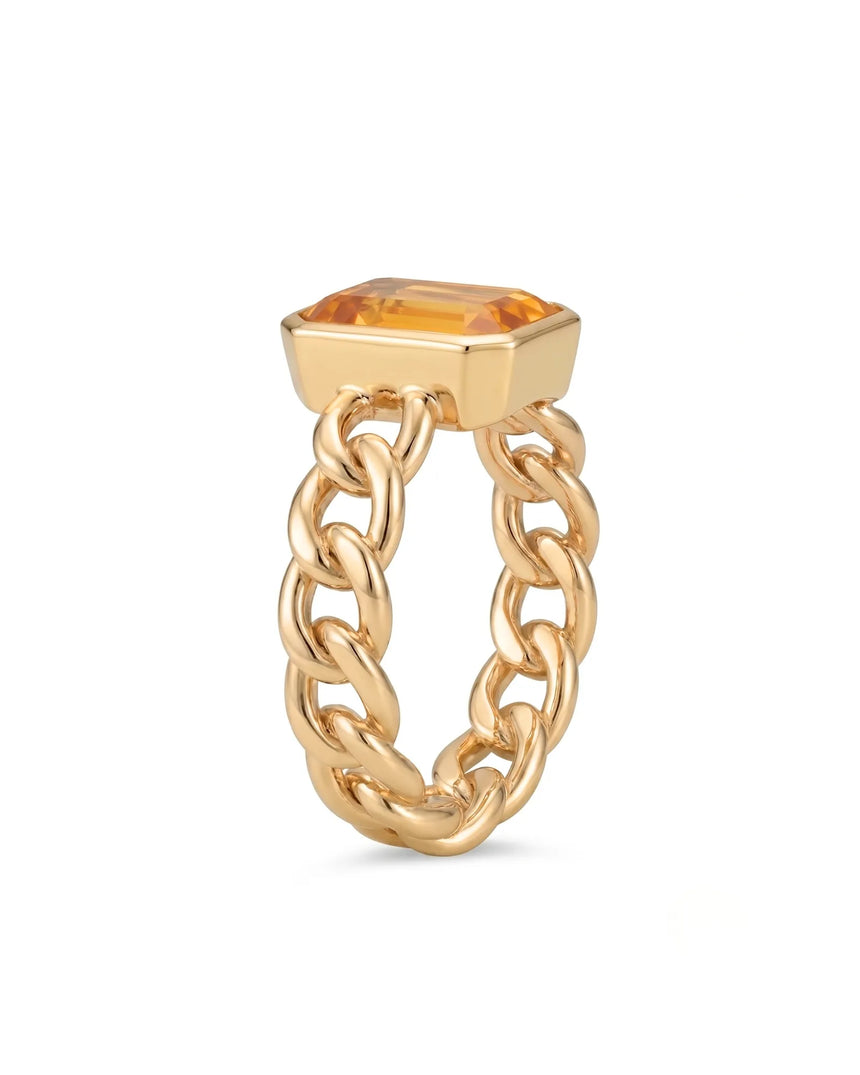 Bezel set orange sapphire ring with modern chain link design in 18K yellow gold | SARATTI