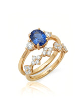 Blue sapphire and diamond wedding set with curved band in 18K yellow gold | SARATTI