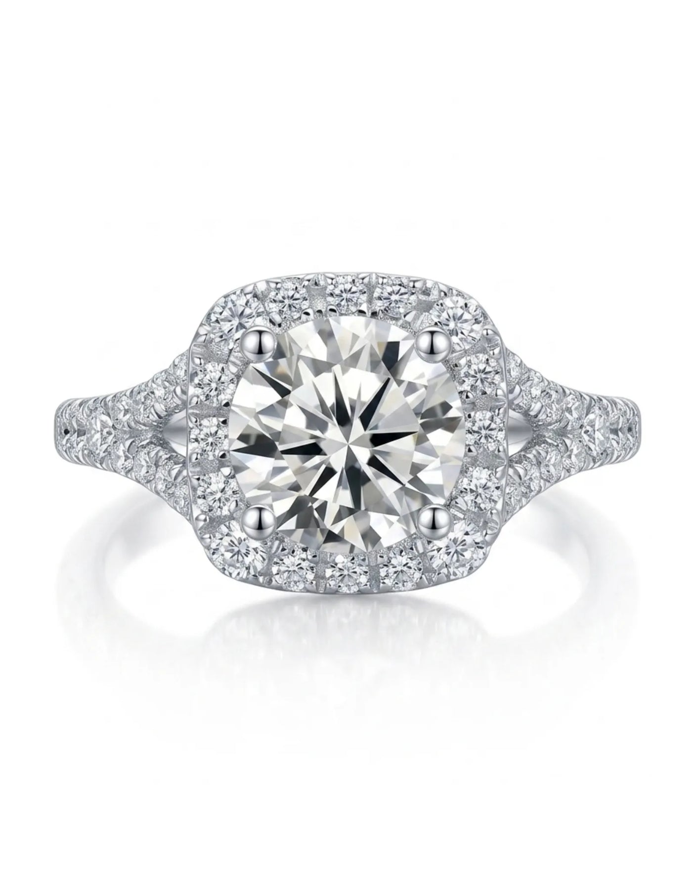 Brilliant round diamond ring framed by a cushion halo of accent diamonds in 18K white gold | SARATTI
