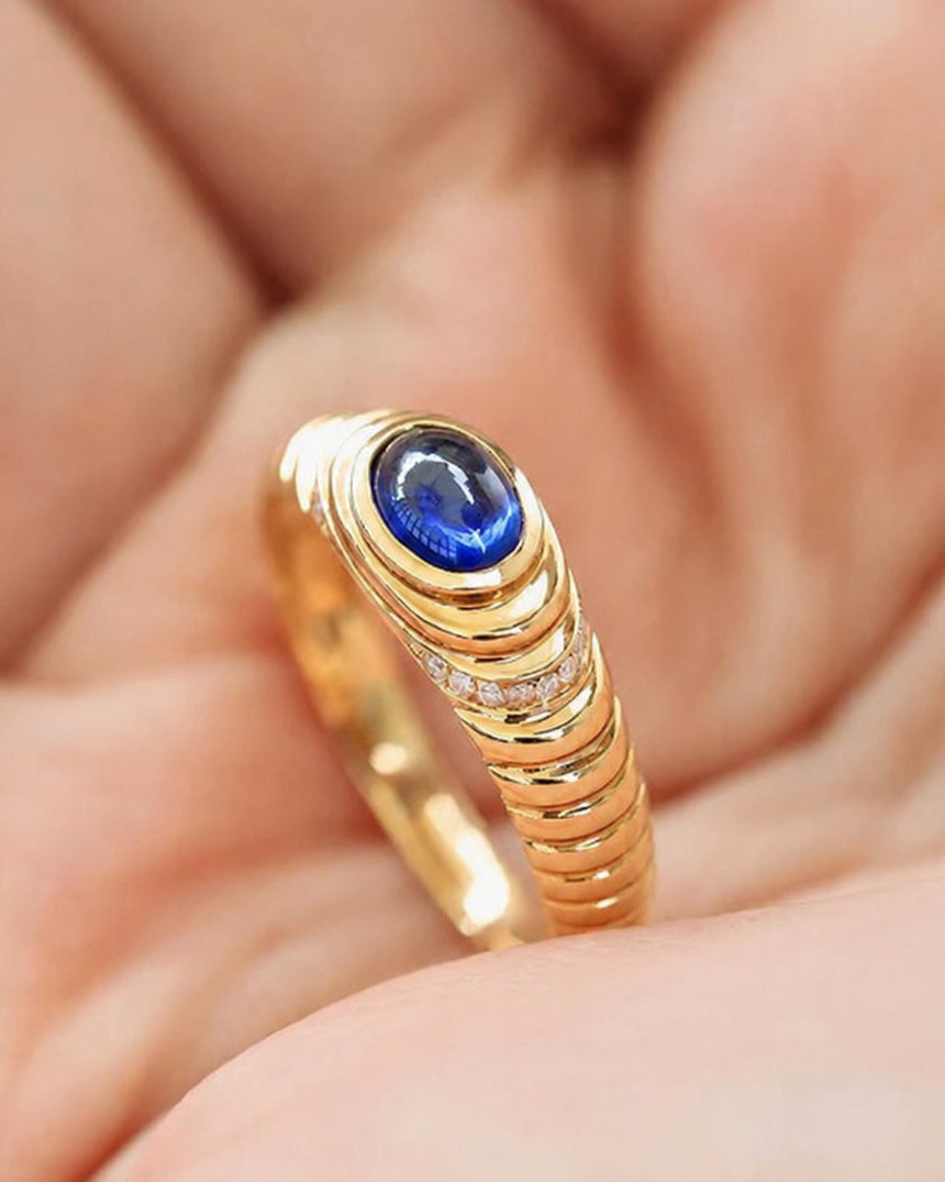 Cabochon Blue Sapphire 18K yellow gold Ring with Diamonds