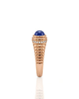 Cabochon sapphire ring with soft sculptural ribbed design in 18K rose gold | SARATTI