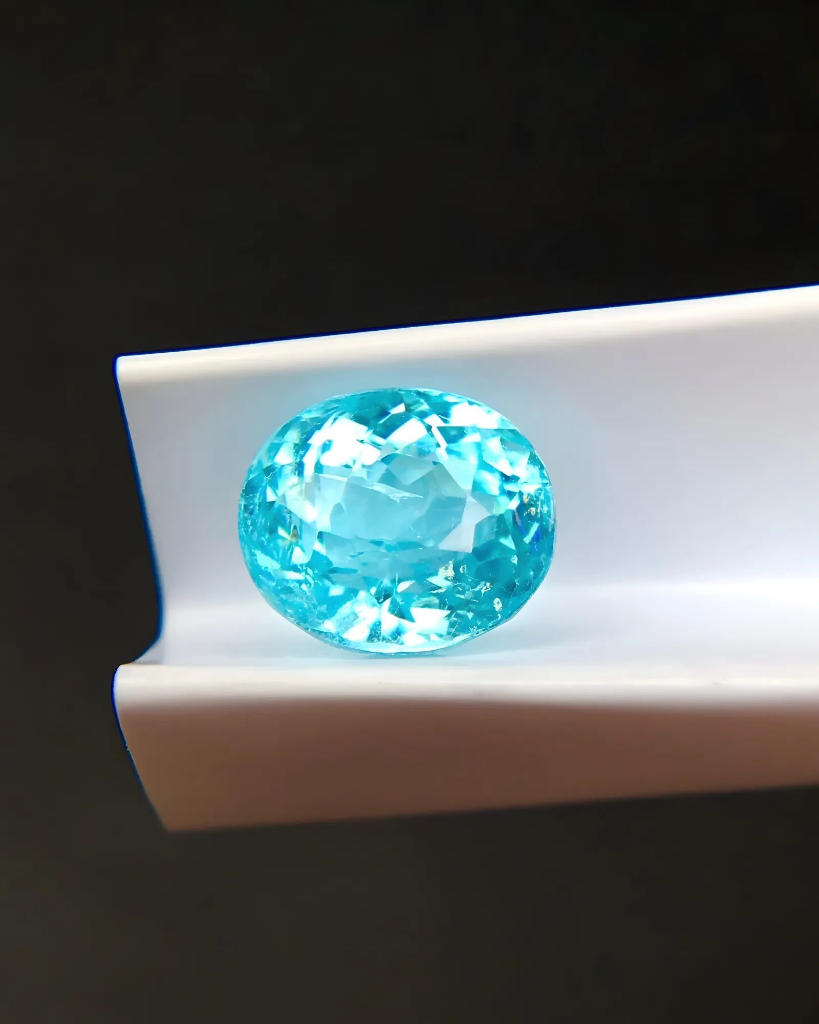 Certified Paraiba tourmaline gemstone 1.41 carat oval shape - SARATTI