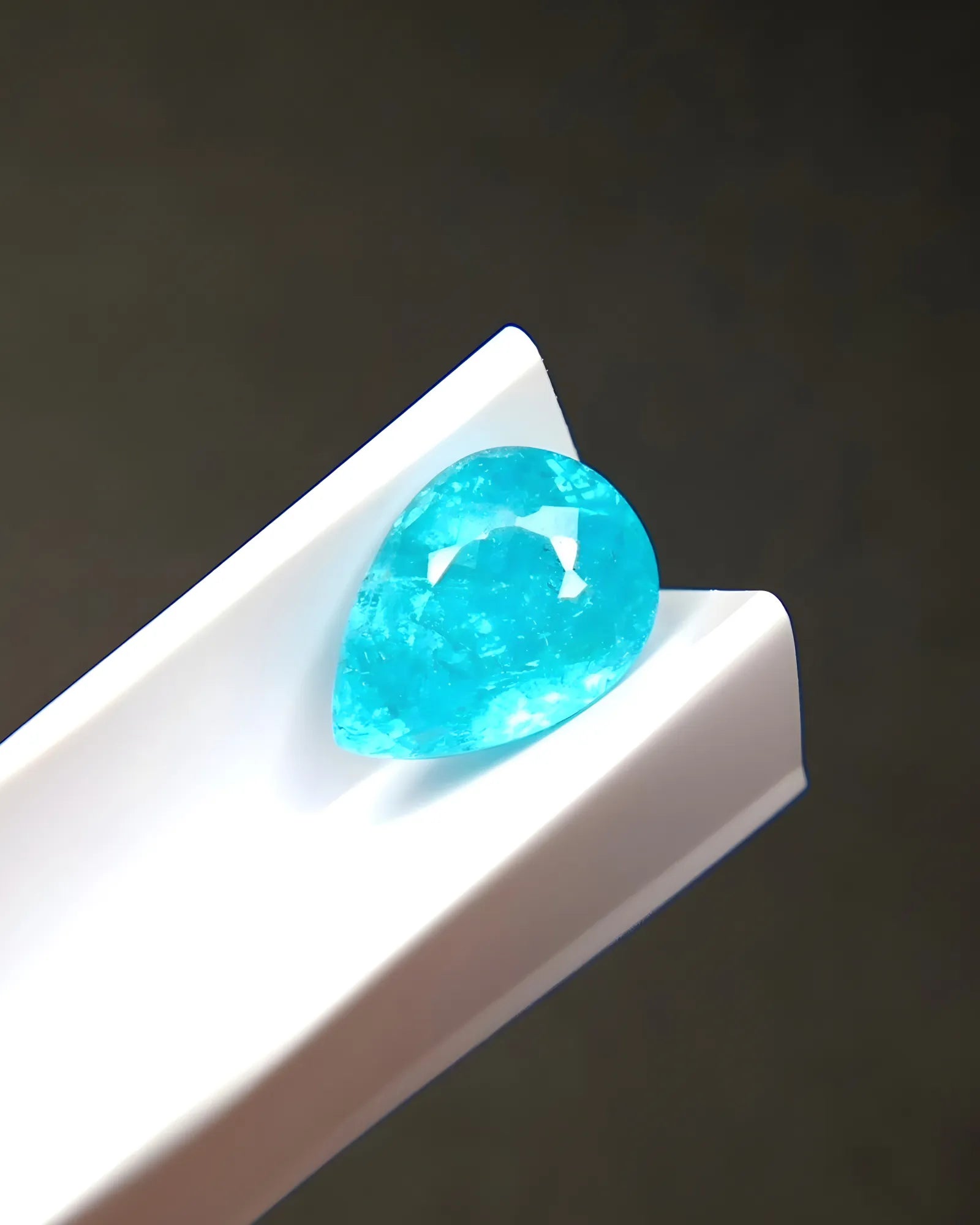 Certified Paraiba tourmaline gemstone 2.42 carat close-up - SARATTI