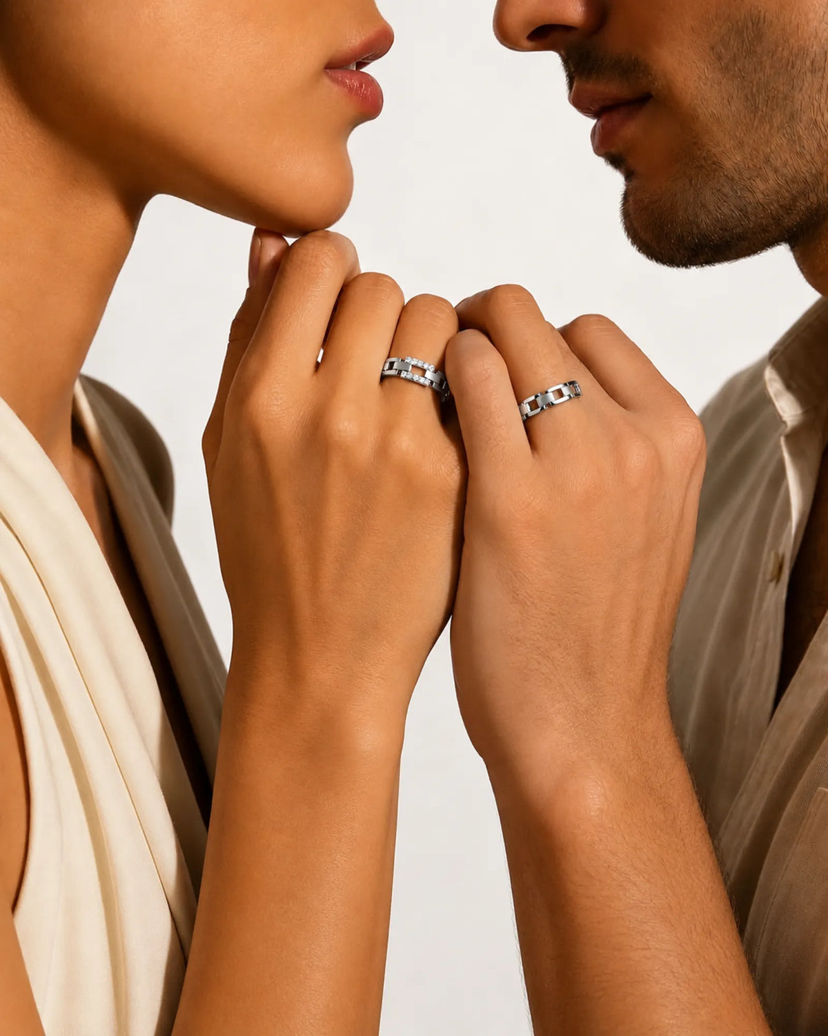 Chain link diamond wedding band with rectangular diamond centre detail in polished platinum - SARATTI