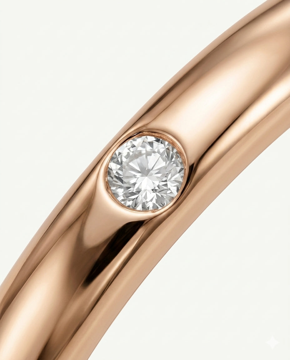 Classic plain wedding band with natural diamond in 18K Rose Gold | SARATTI