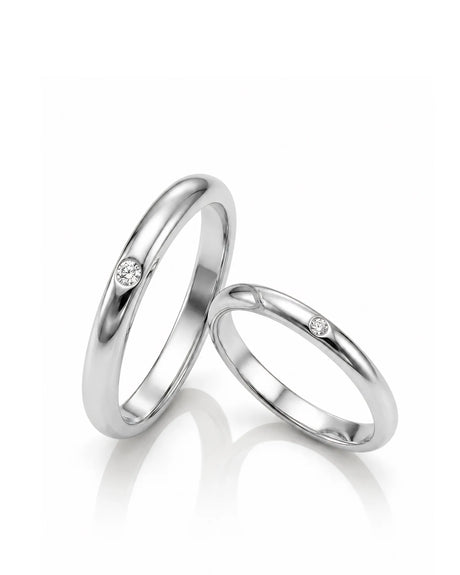 Classic plain wedding band with natural diamond in 18K White Gold | SARATTI