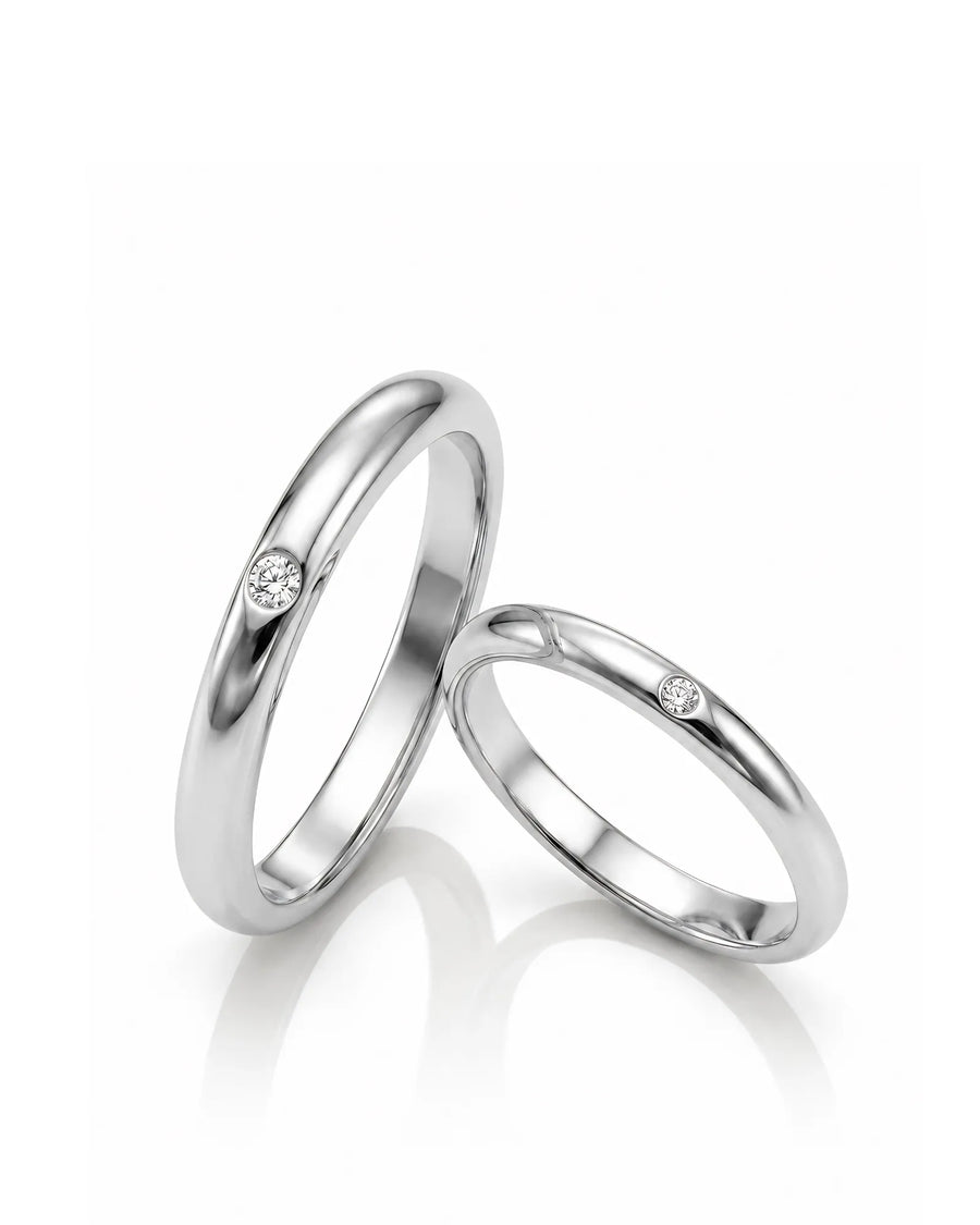 Classic plain wedding band with natural diamond in 18K White Gold | SARATTI