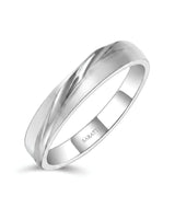 Classic platinum wedding band set with smooth polished surfaces and harmonious couple styling | SARATTI
