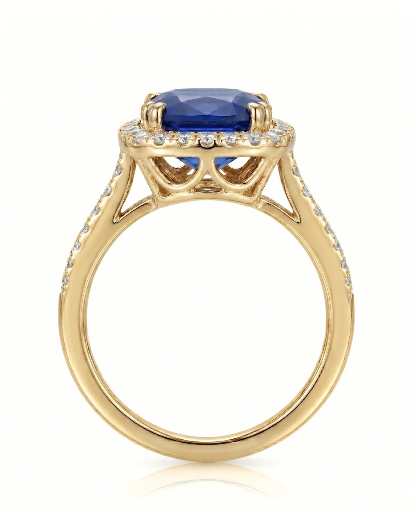 Classic sapphire ring with round diamond halo design in warm 18K yellow gold | SARATTI