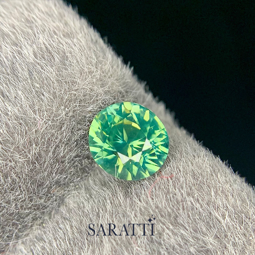 Close-up 1.56ct Natural bluish green sapphire oval | SARATTI