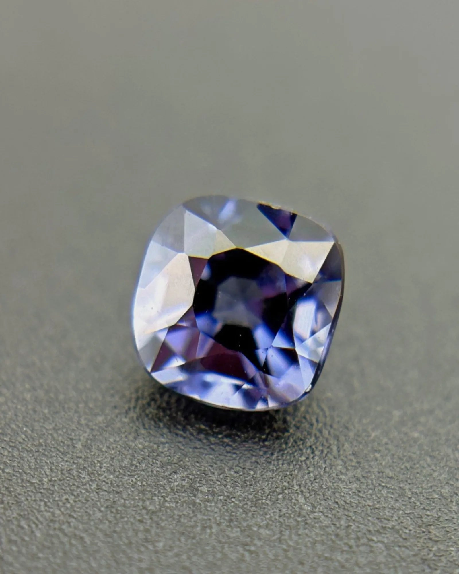 Close-up of 0.56ct Purplish Spinel showing tonal variation | SARATTI