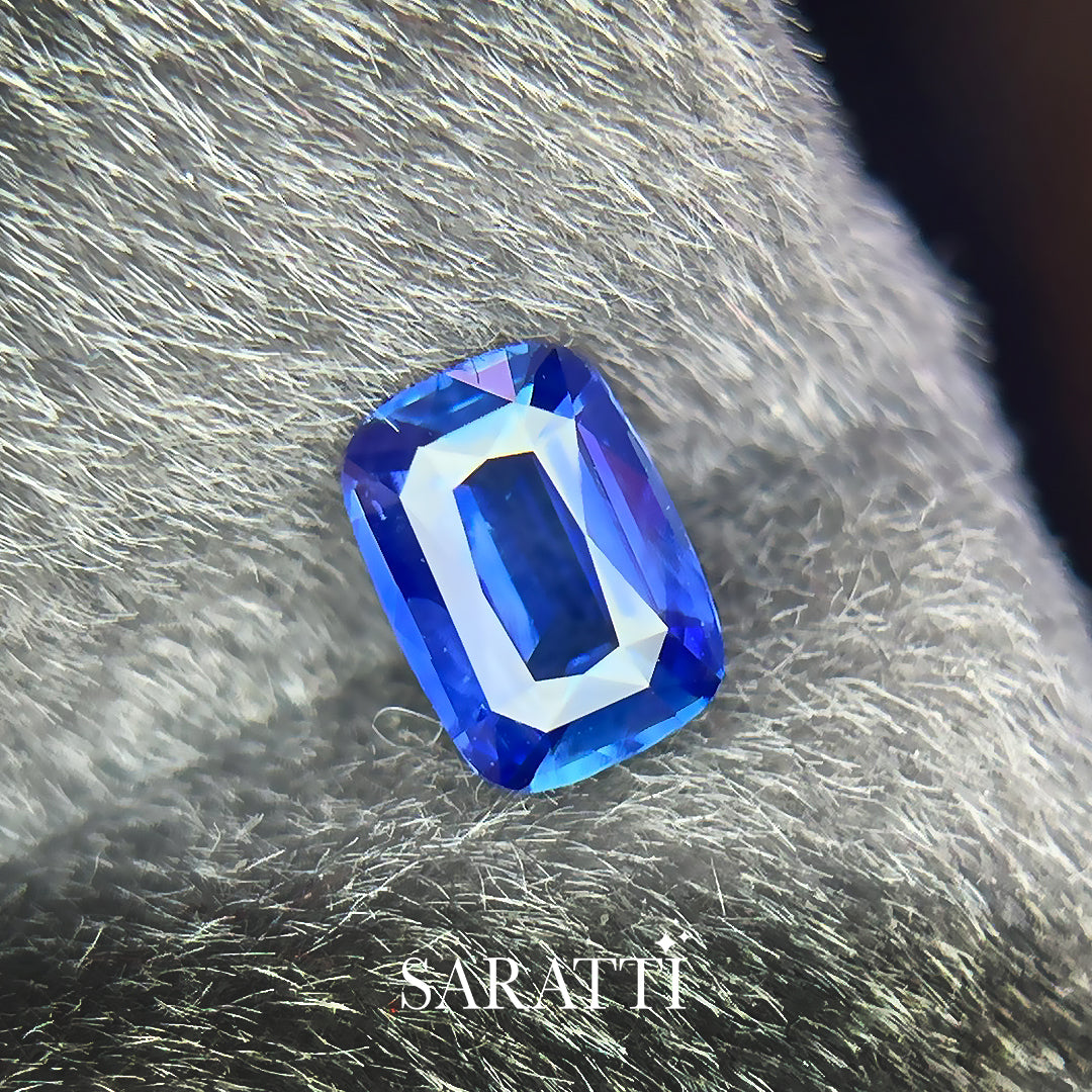 Close-up of 1.04 carat Natural sapphire faceted cut | SARATTI