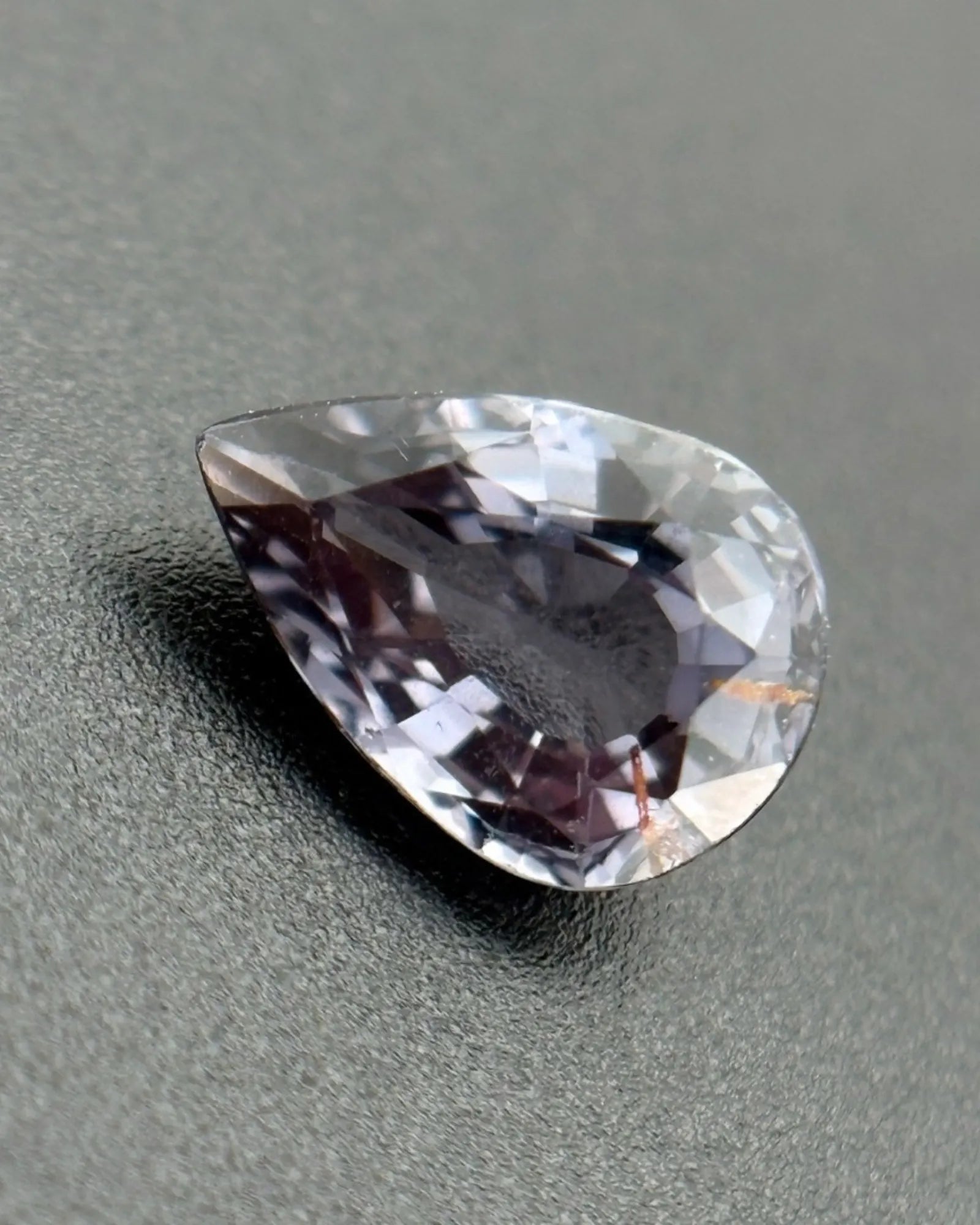 Close-up of 1.08ct Gray Spinel showing natural colour zoning | SARATTI