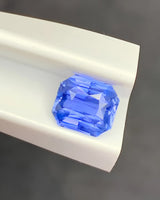 Close-up of 1.50ct Unheated Blue Sapphire step facets | SARATTI