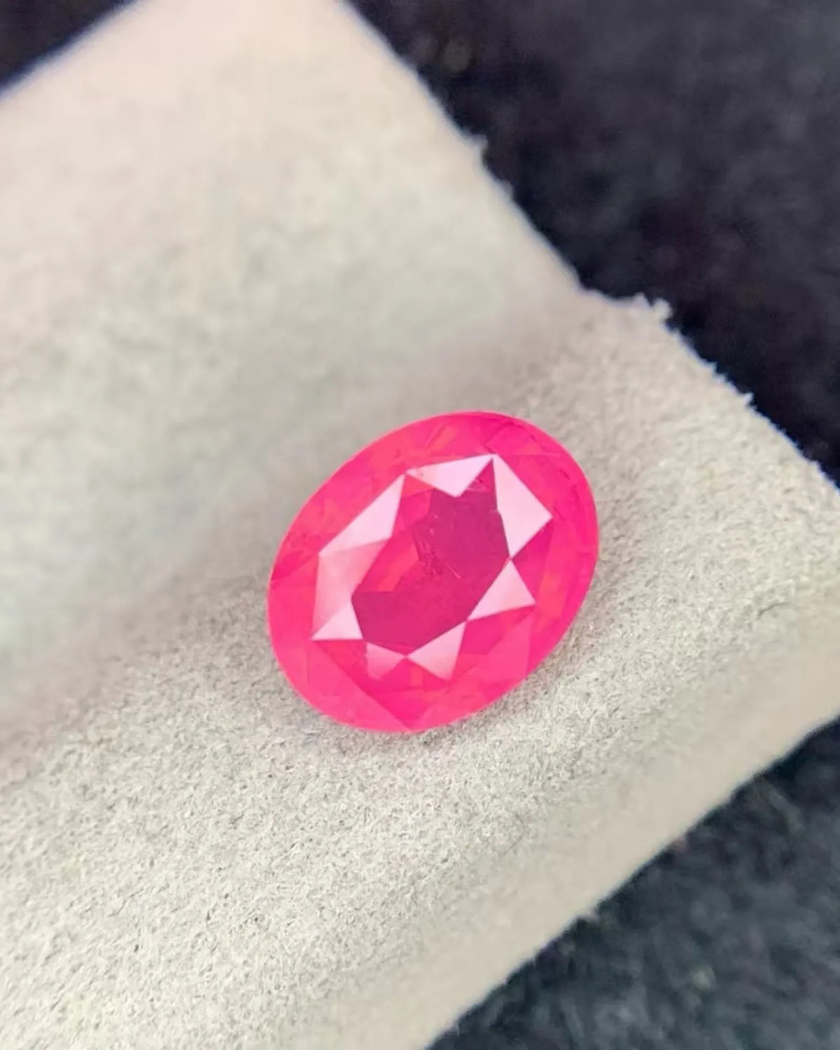 Close-up of 2.54ct Tanzanian Pink Spinel showing vivid colour | SARATTI