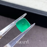 Close-up of 3.01 carat Natural Vivid Green emerald cabochon | SARATTI  