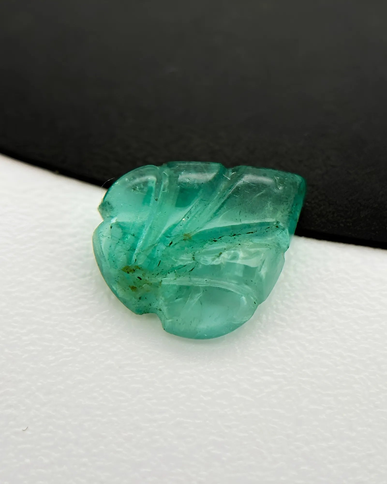 Close-up of carved vein details on a vivid green Emerald leaf -- SARATTI
