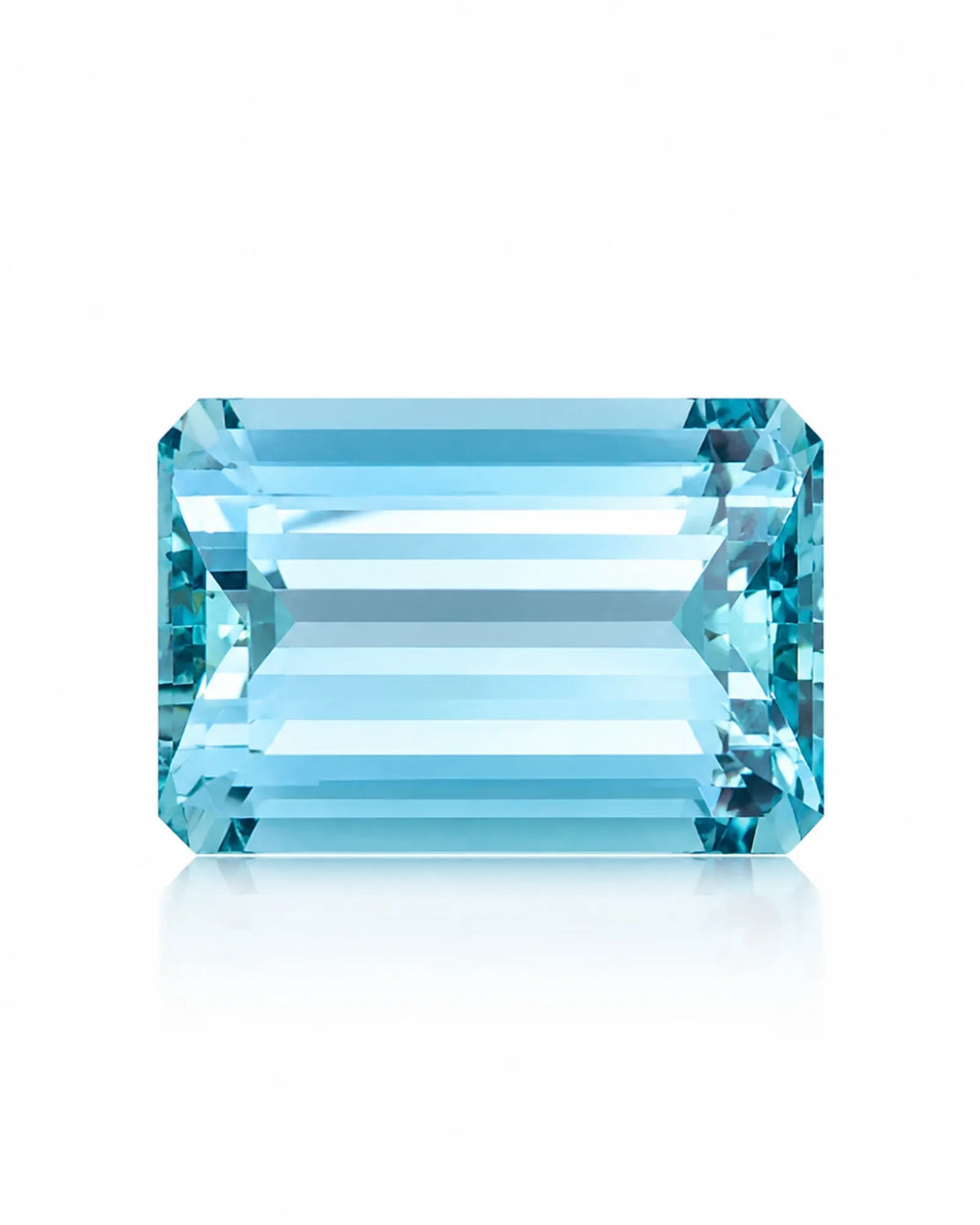 Close-up_of_octagonal_Aquamarine_linear_step-cut_reflections_SARATTI