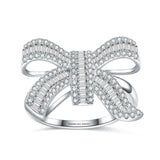 Platinum for baguette diamond engagment ring on grey background | SARATTI