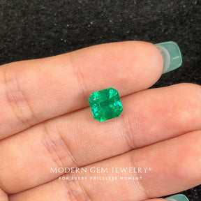 Green Colombian Emerald Gemstone | Modern Gem Jewelry | Saratti