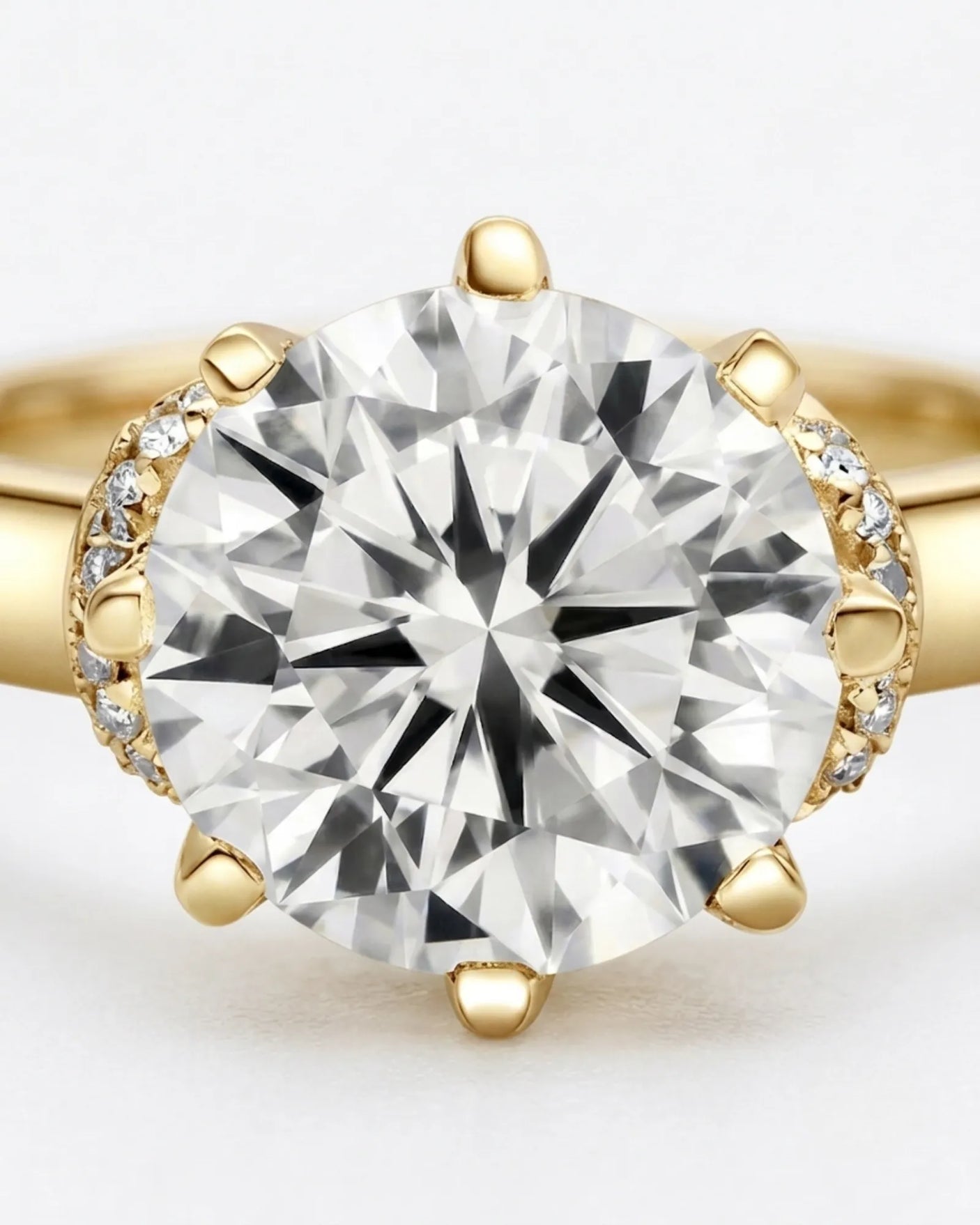 Colorless round moissanite framed by an eight-prong yellow gold flower-inspired crown | SARATTI
