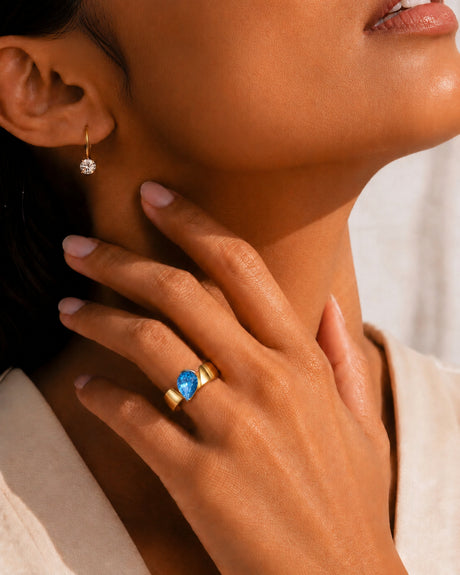 Curved yellow gold aquamarine ring with artistic open band design | SARATTI
