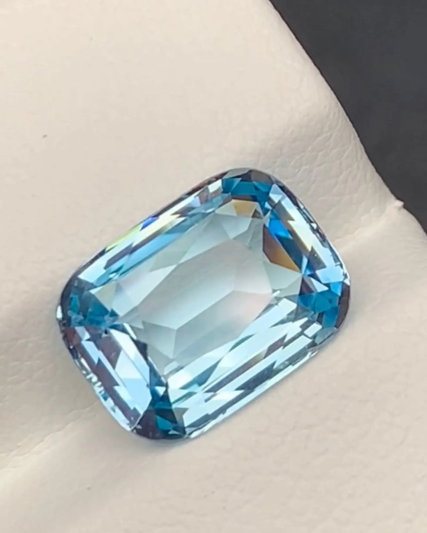 Cushion Aquamarine measuring 10.72 × 8.05 × 5.49 mm loose gemstone | SARATTI