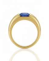 Cushion cut sapphire ring in 18K yellow gold for refined engagement or anniversary gifting | SARATTI