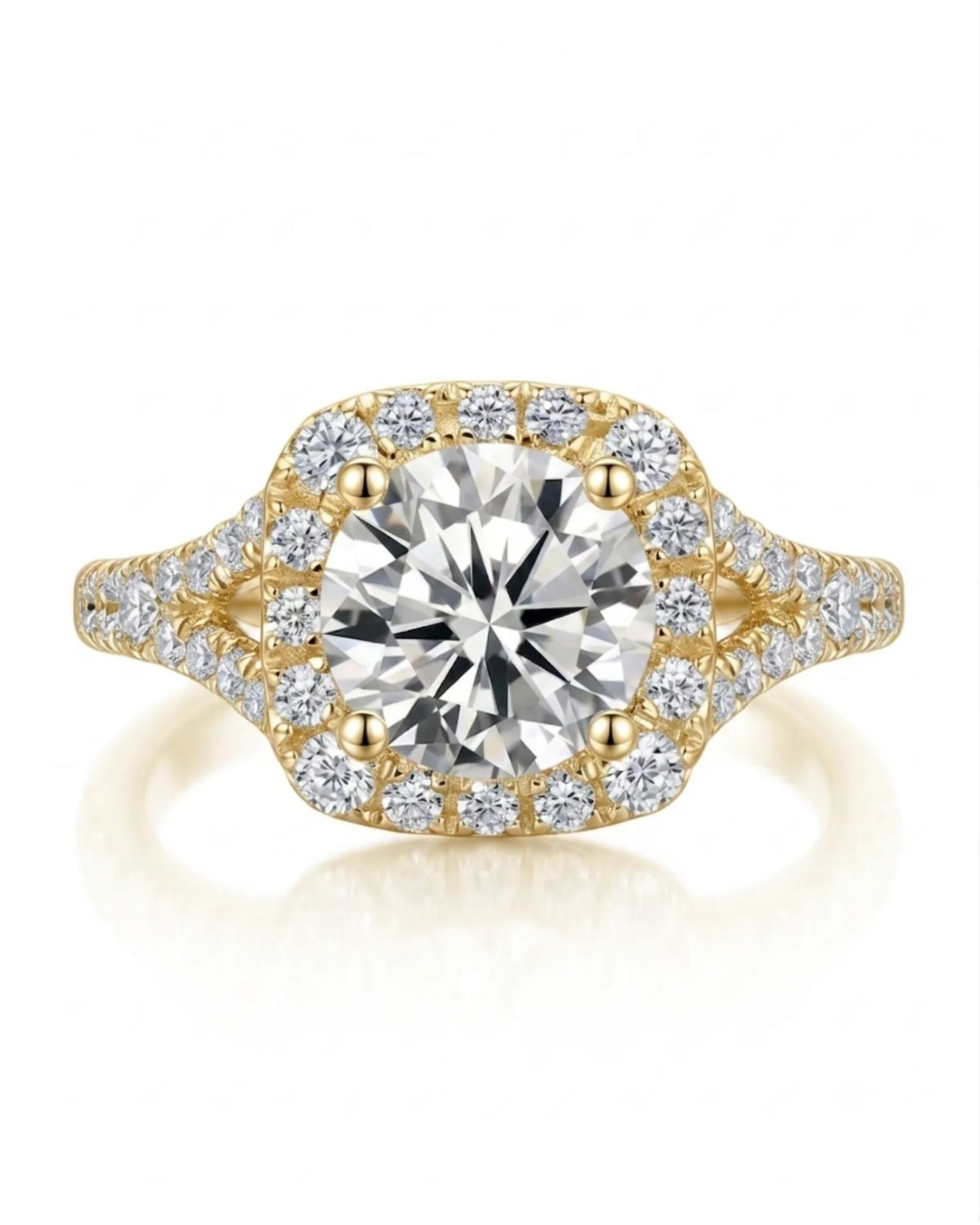 D colorless cushion moissanite framed by brilliant round stones in 18K yellow gold | SARATTI