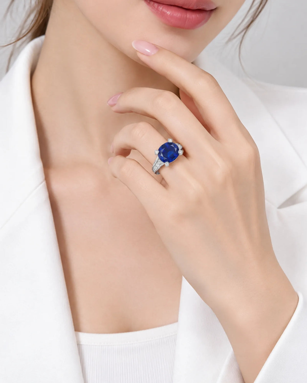 Deep blue oval sapphire ring with 0.66ct diamond shoulders crafted in PT900 platinum - SARATTI